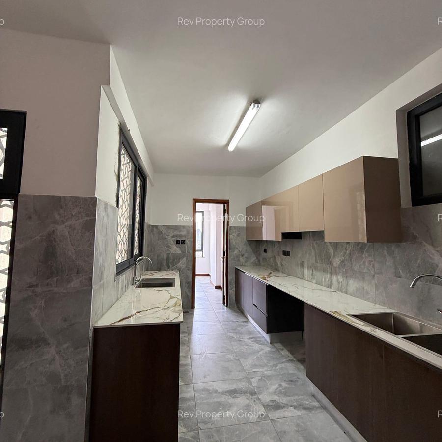 4 Bed Apartment with En Suite in Riverside - 5