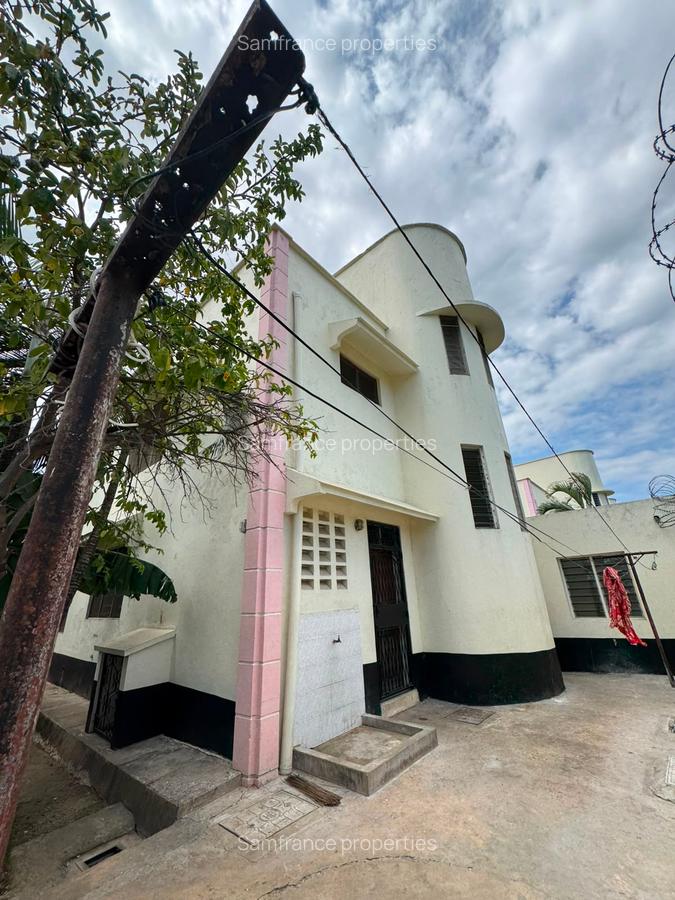 4 Bed Villa with En Suite at Beach Road - 1