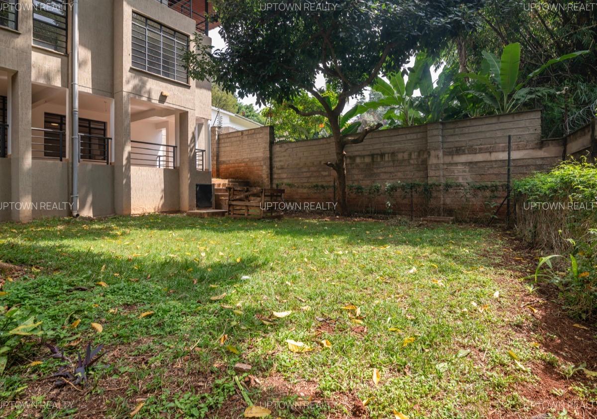 4 Bed House with En Suite at Lavington - 4