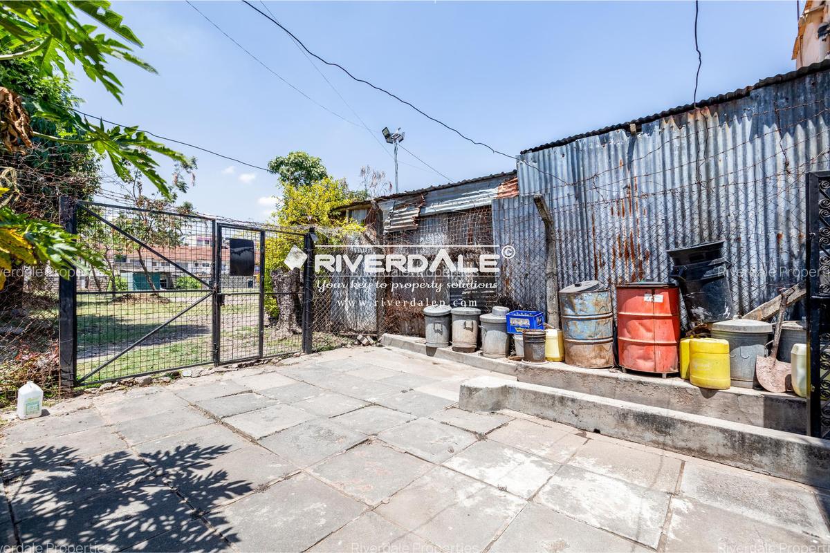 5 Bed Townhouse with En Suite in South B - 12