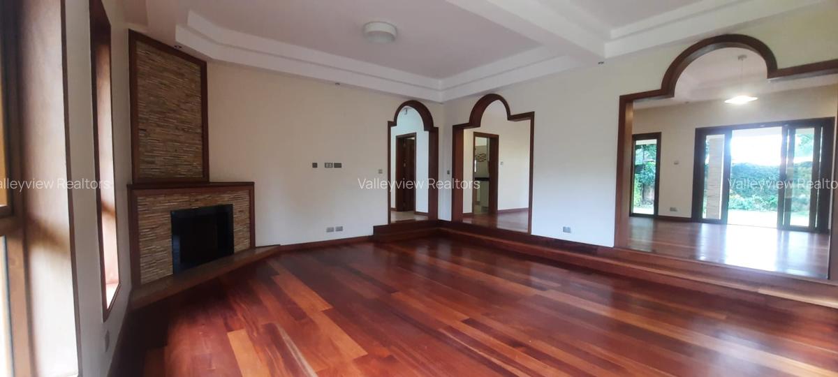 5 Bed Townhouse with En Suite at Lavington - 2