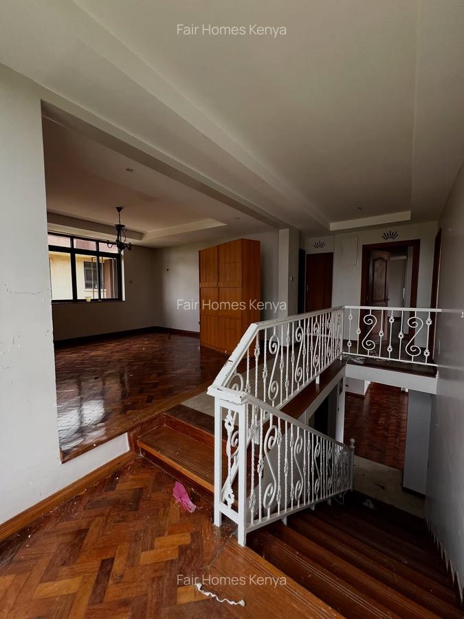 4 Bed Apartment with En Suite at Riverside Drive - 16