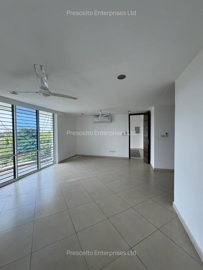 4 Bed Apartment with En Suite at Greenwood - 17
