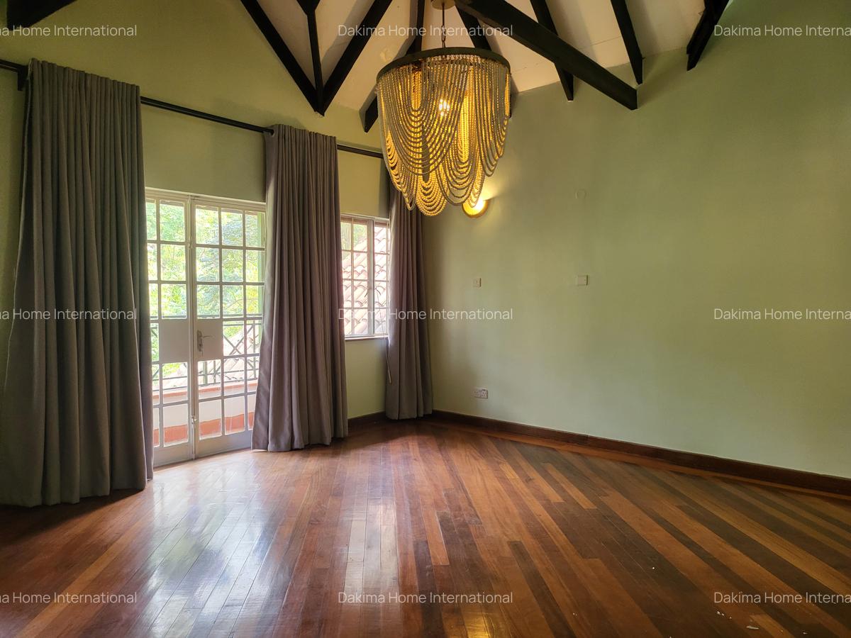 5 Bed Townhouse with En Suite in Rosslyn - 16