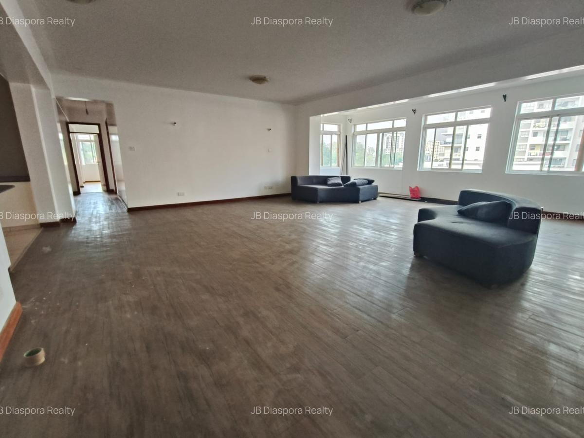 3 Bed Apartment with En Suite in Brookside - 15