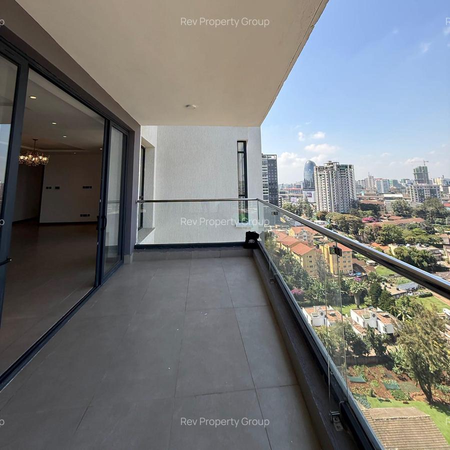 4 Bed Apartment with En Suite in Riverside - 3