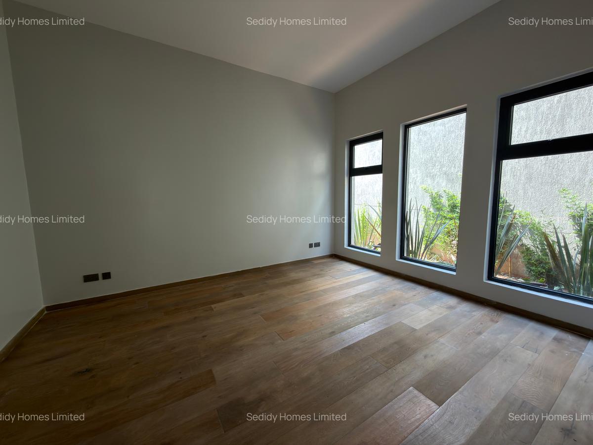 5 Bed Townhouse with En Suite in Runda - 8