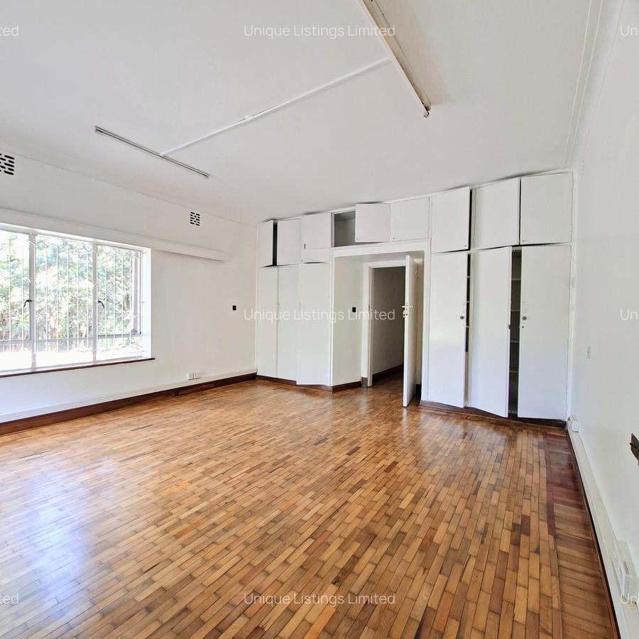 300 m² Commercial Property with Service Charge Included in Rhapta Road - 10