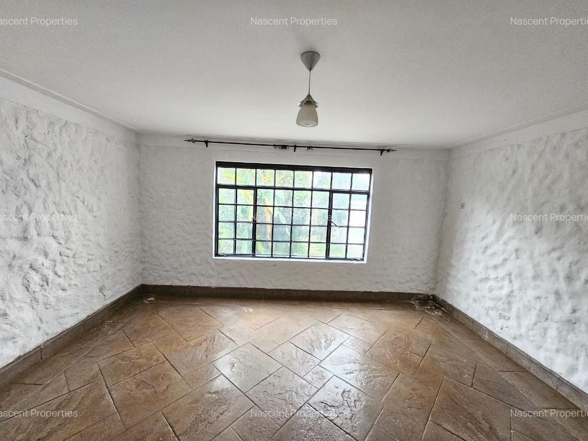4 Bed House with En Suite in Nyari - 13