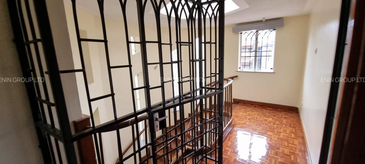 5 Bed Townhouse with En Suite at James Gichuru - 17