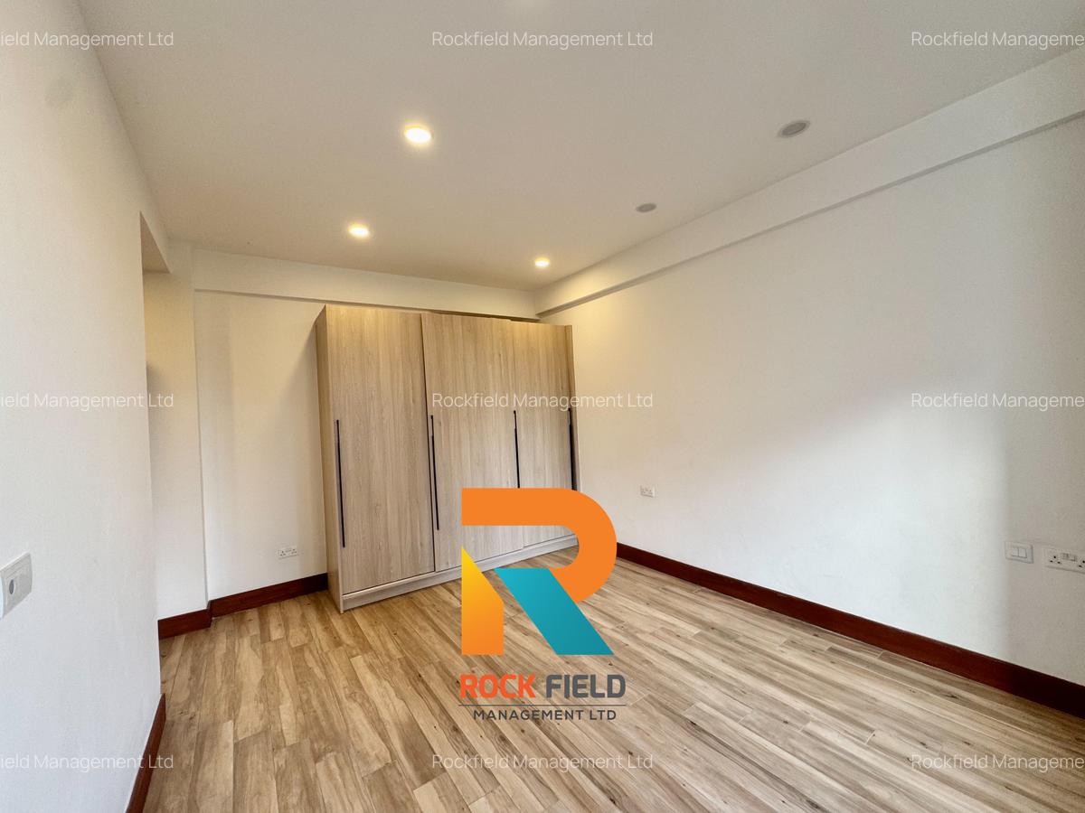 4 Bed Apartment with En Suite in Parklands - 12