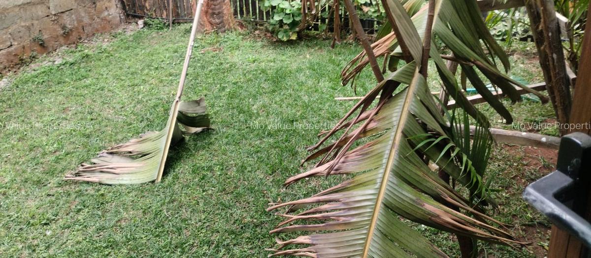 5 Bed House with En Suite in Lavington - 10