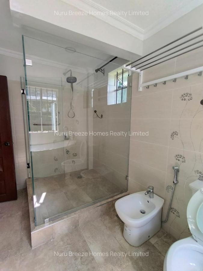 5 Bed House with En Suite in Runda - 18