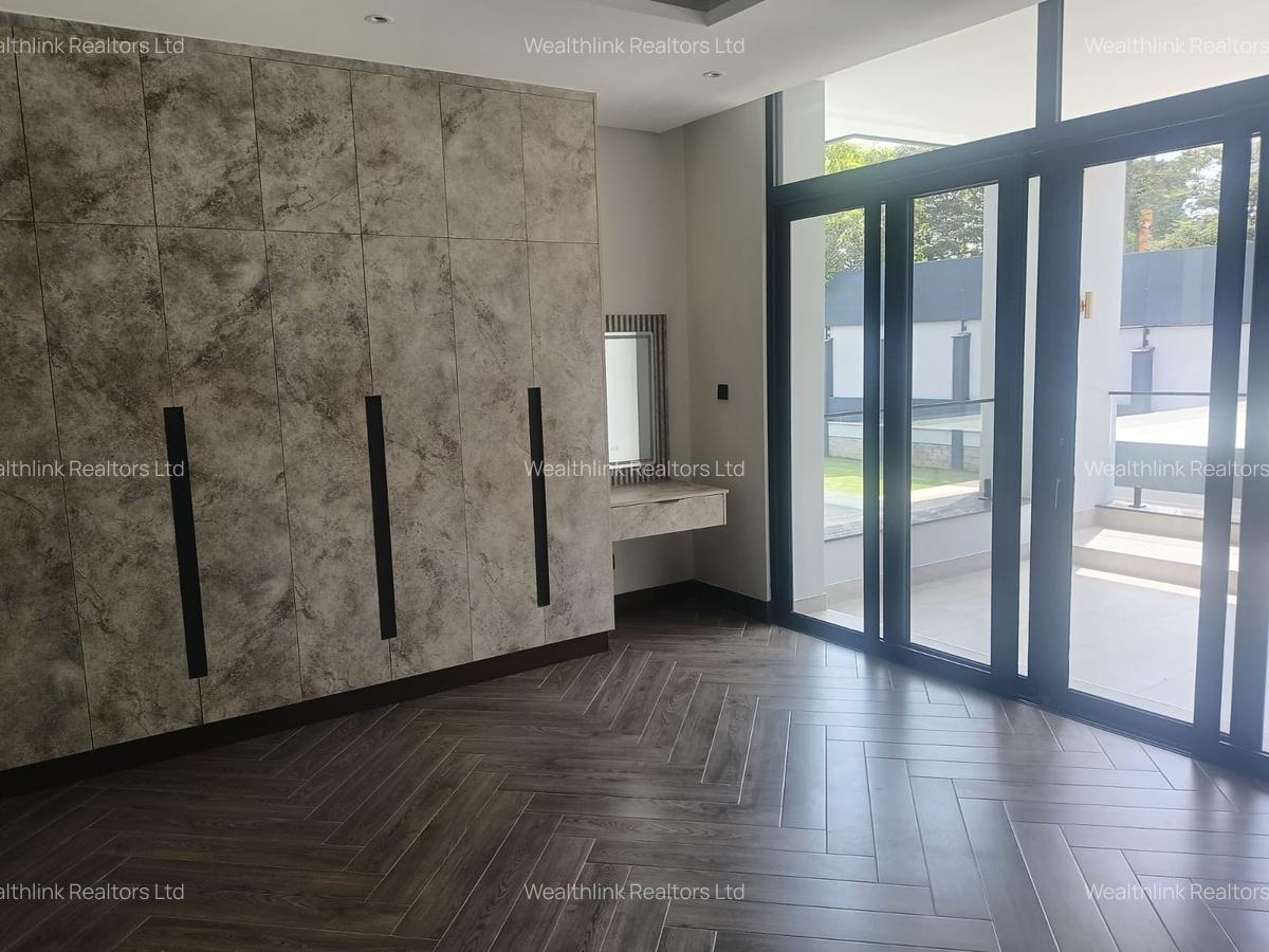 5 Bed House with En Suite at Nyari - 11