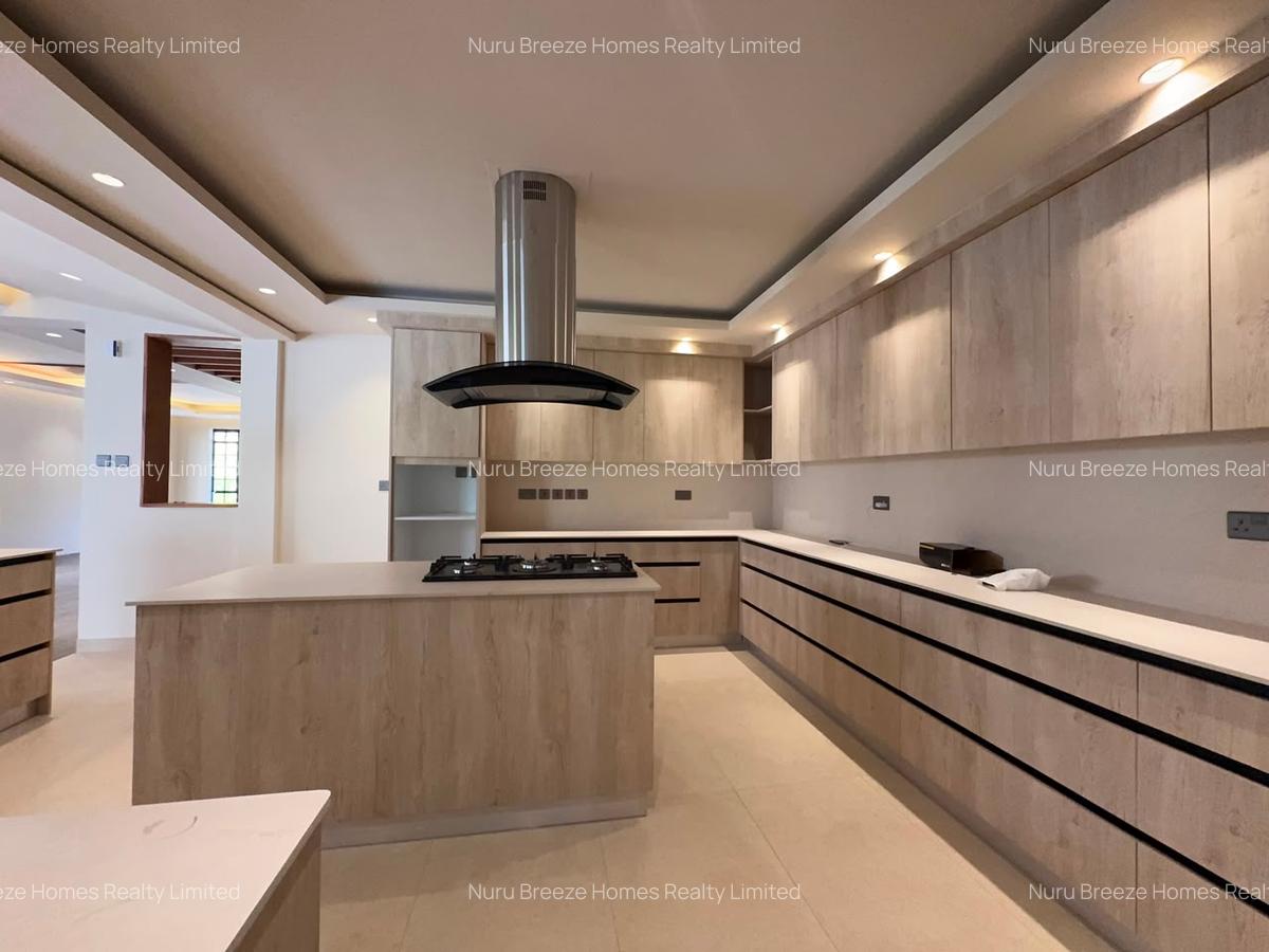 4 Bed Townhouse with En Suite in General Mathenge - 3