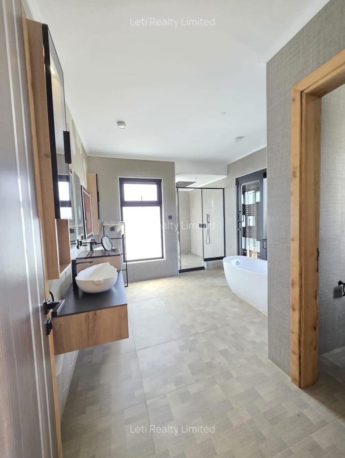 5 Bed Townhouse with En Suite in Lavington - 9