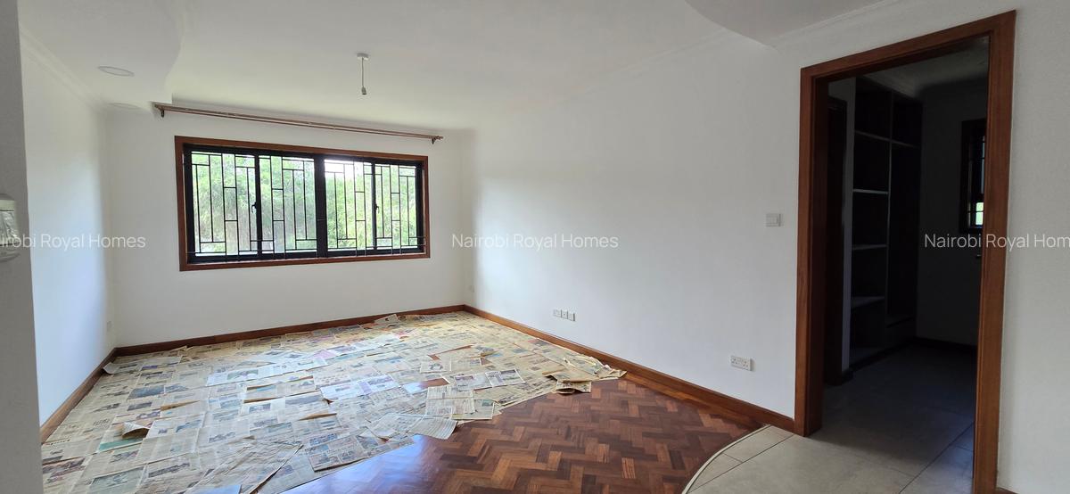 6 Bed Townhouse with En Suite at Lavington Green - 11