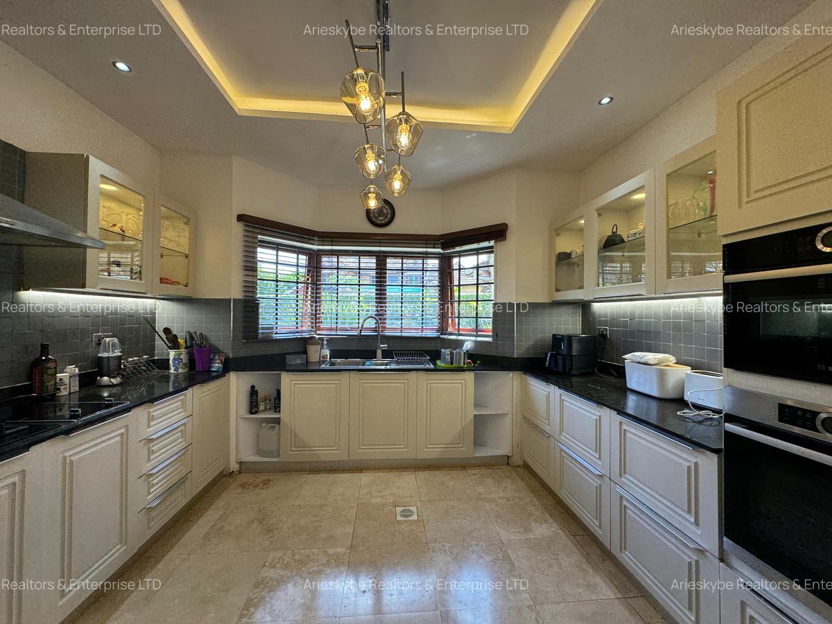5 Bed Villa with En Suite in Runda - 5