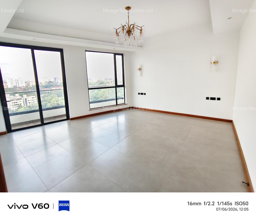 4 Bed Apartment with Swimming Pool in Riverside - 12