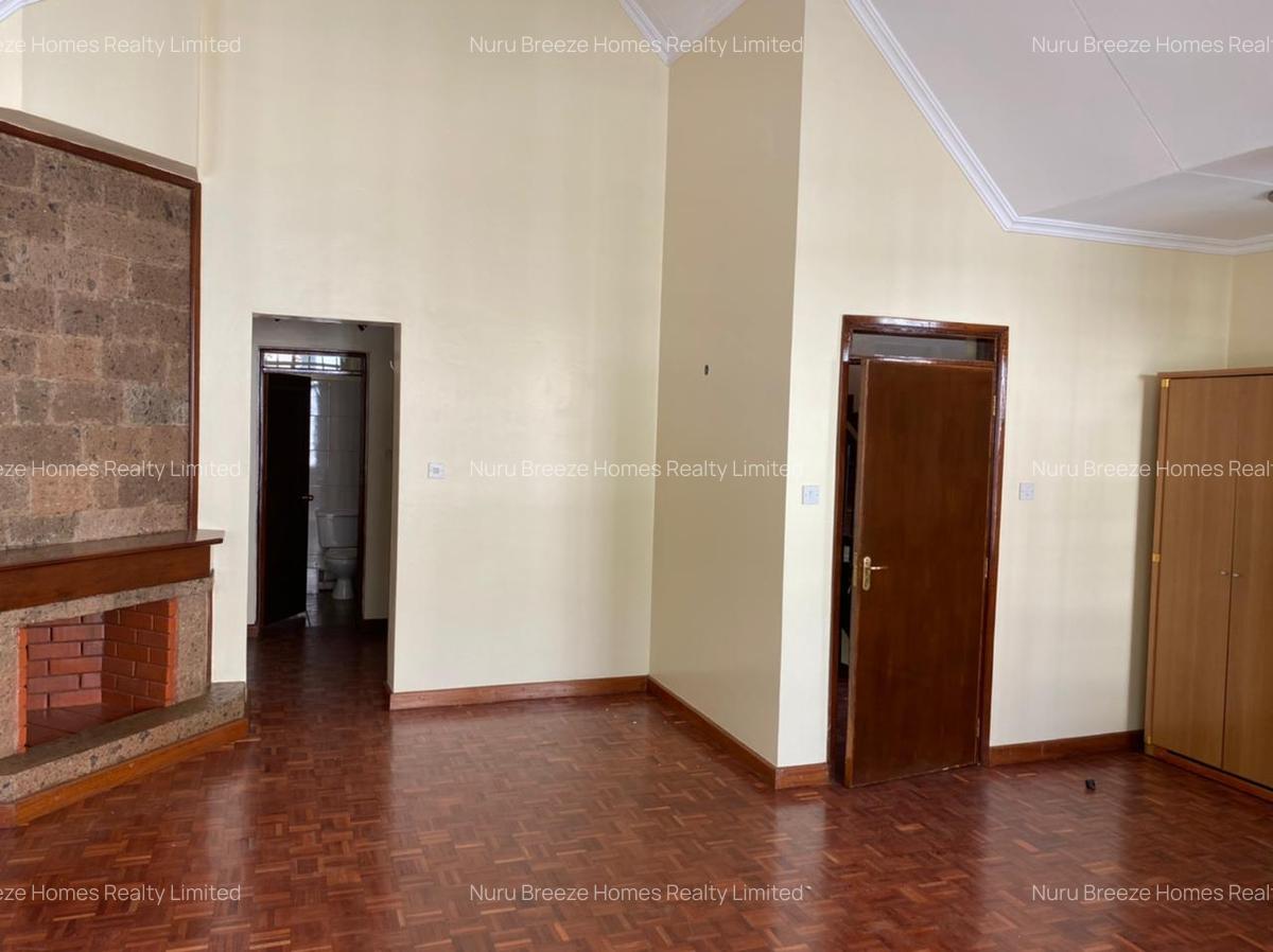 4 Bed Townhouse with En Suite in Lavington - 11