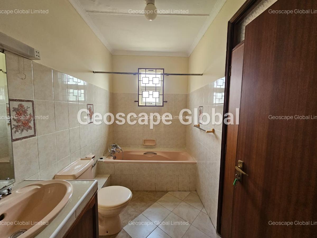 5 Bed House with En Suite in Lavington - 5