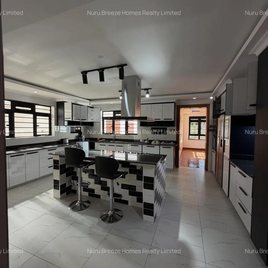 5 Bed House with En Suite in Runda - 3
