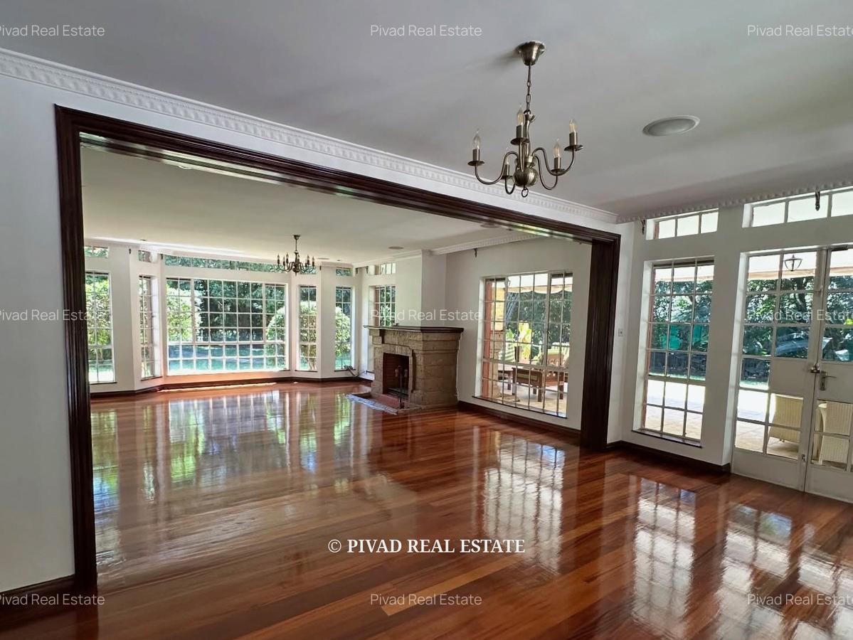 5 Bed House with Swimming Pool in Rosslyn - 2