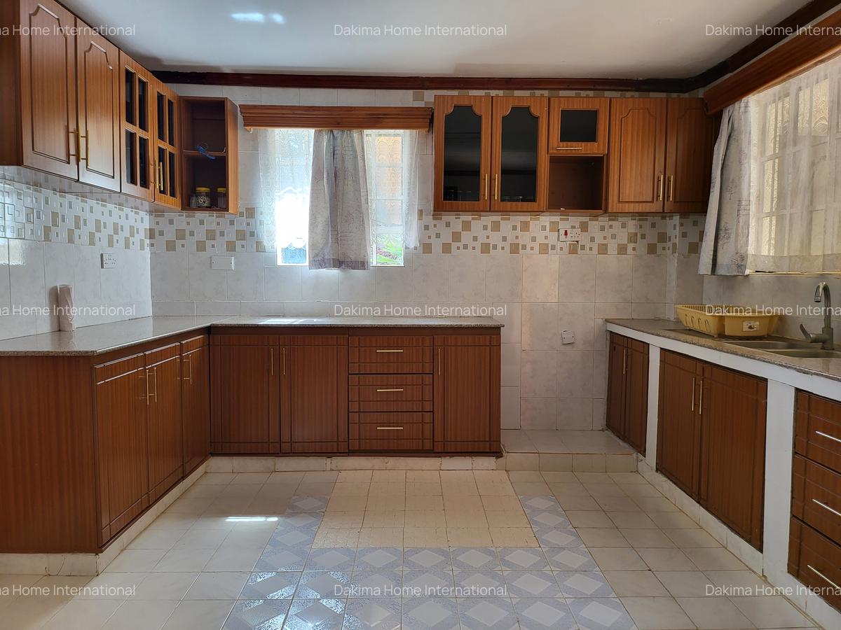 5 Bed House with En Suite in Runda - 3