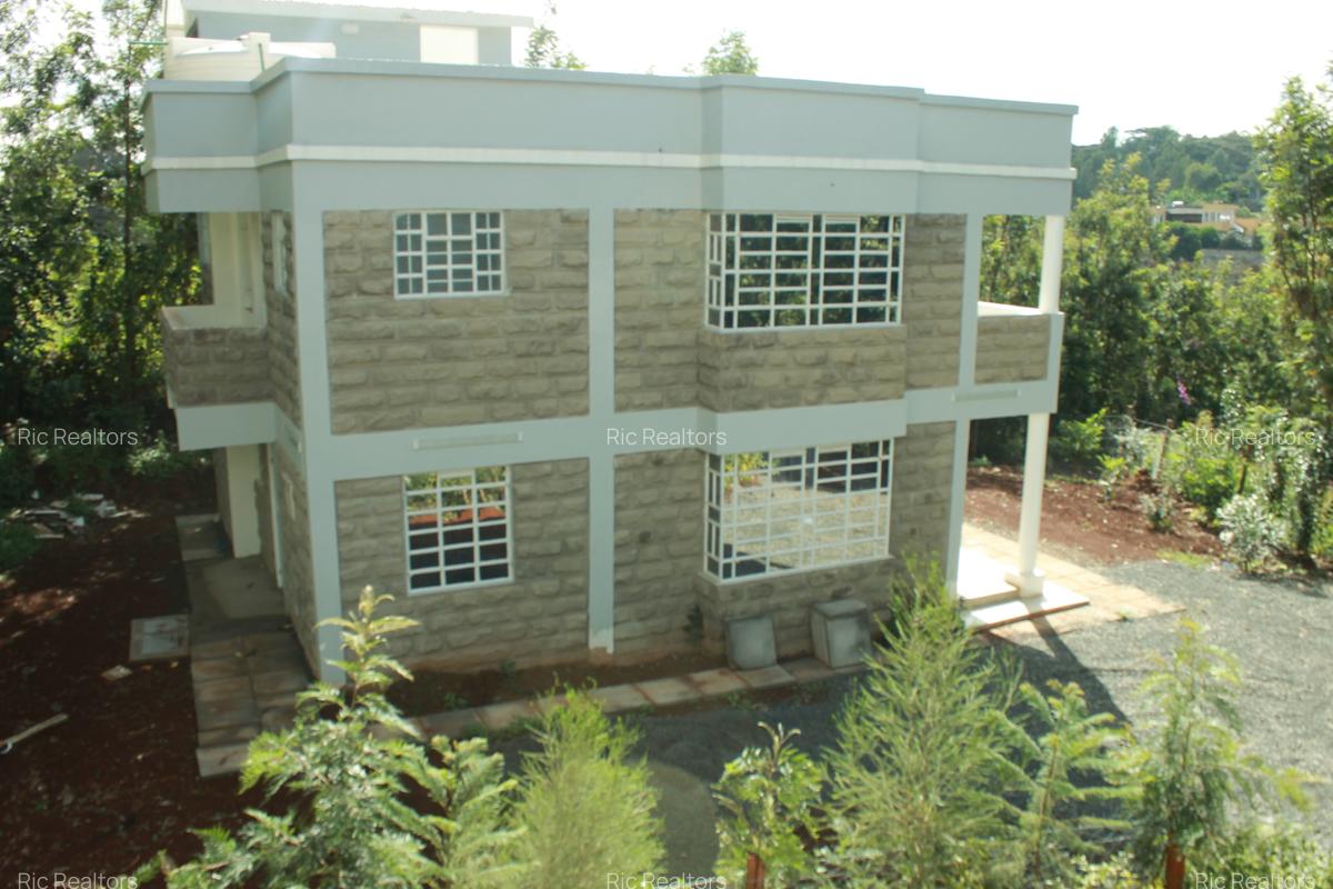 3 Bed Townhouse with En Suite at Karen Hills - 5