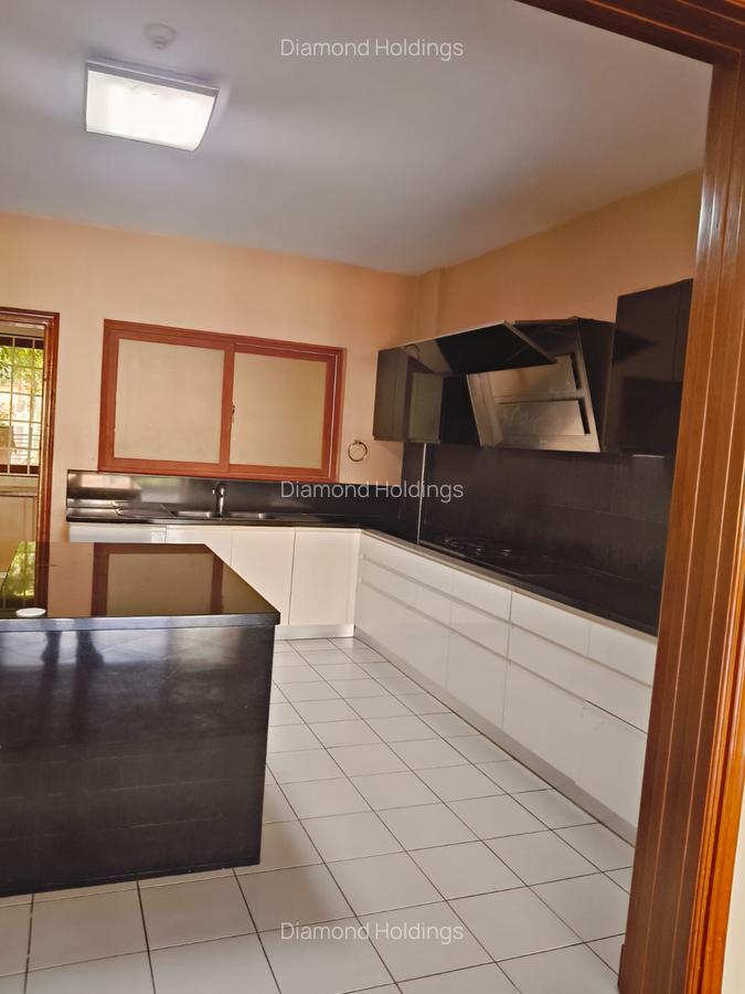 3 Bed Apartment with En Suite at Parklands - 11