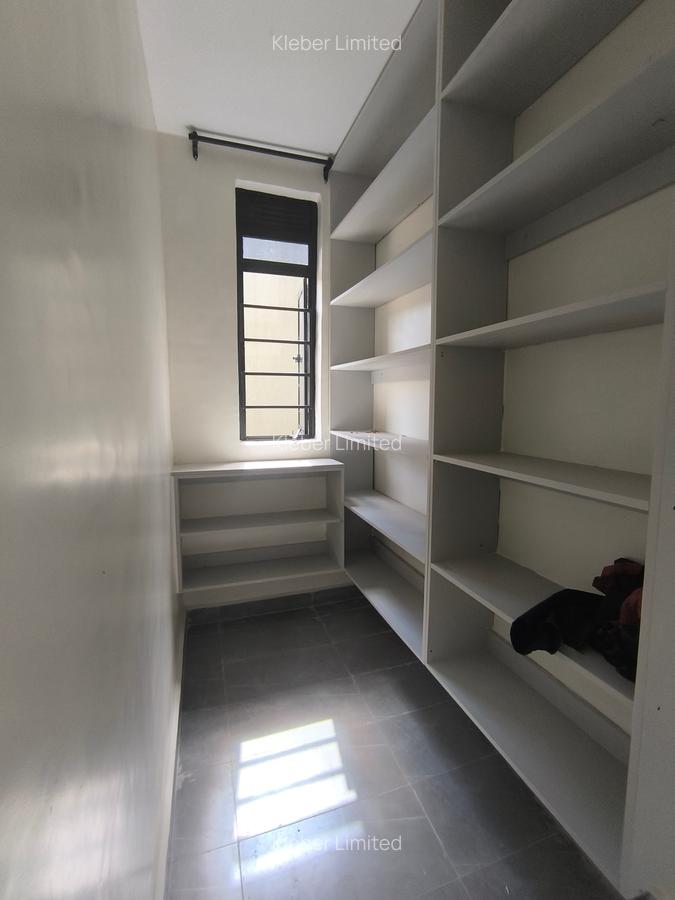 4 Bed House with En Suite at Membley - 7