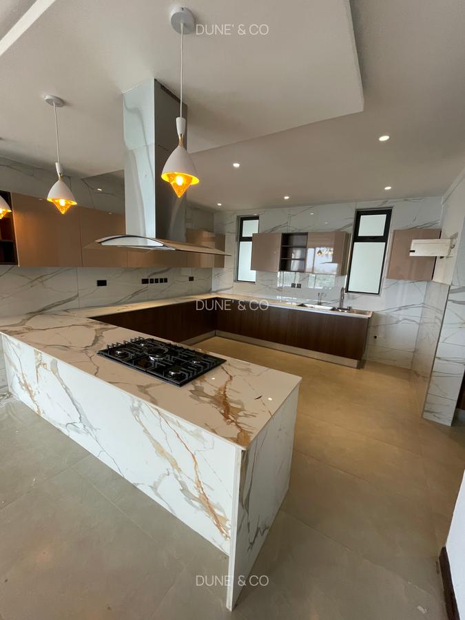 3 Bed Apartment with En Suite in Riverside - 8