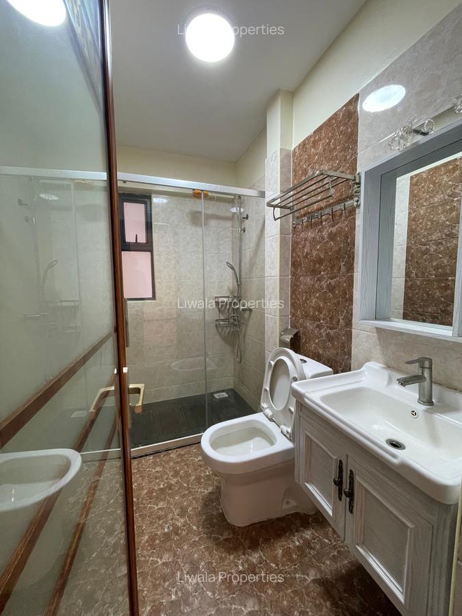 3 Bed Apartment with En Suite at Dennis Pritt Road - 6