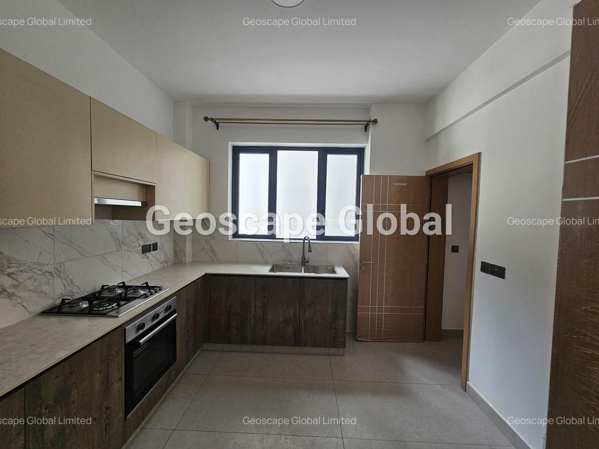 3 Bed Apartment with En Suite in Brookside - 8