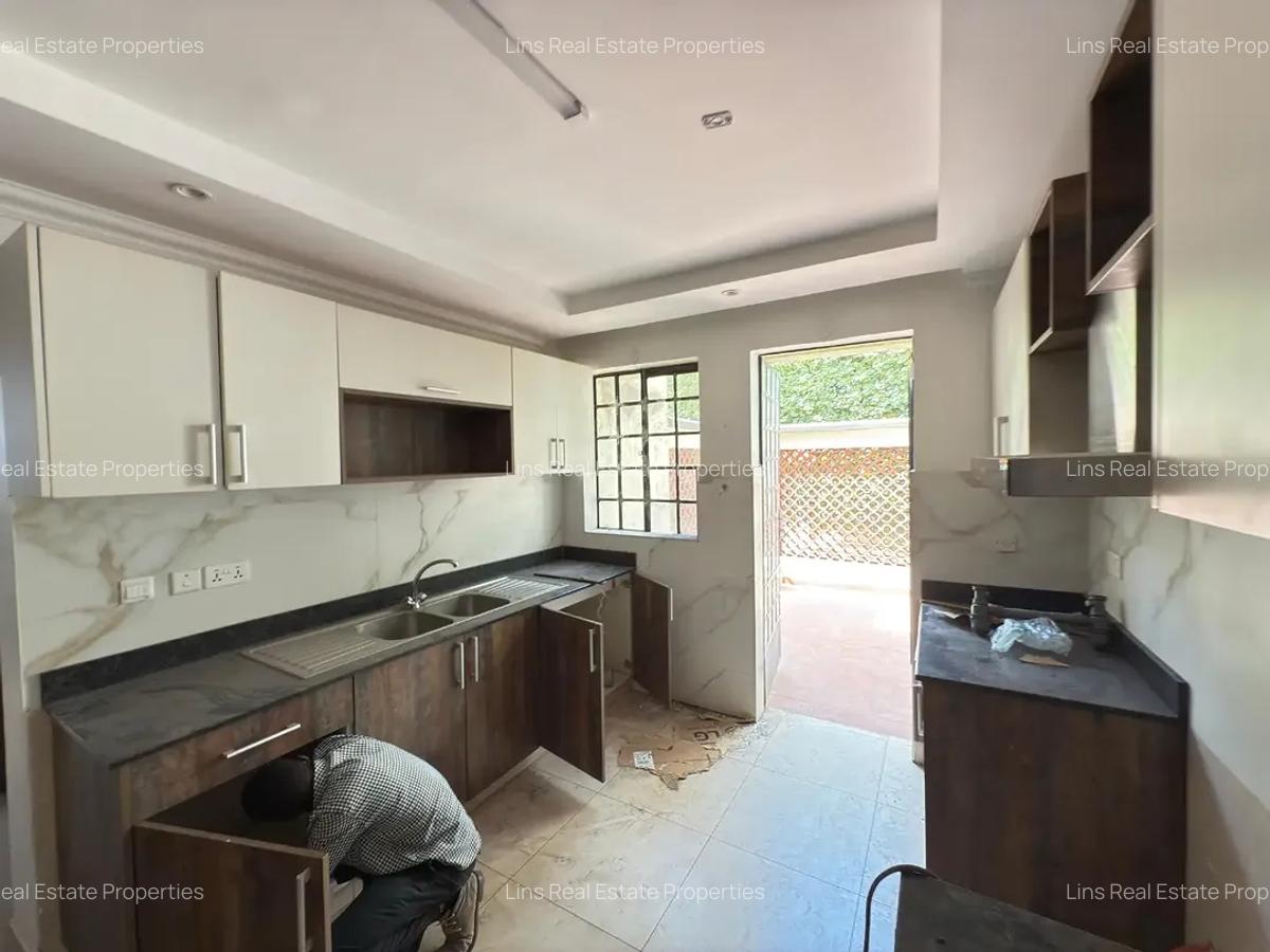 4 Bed Townhouse with En Suite in Kitisuru - 13