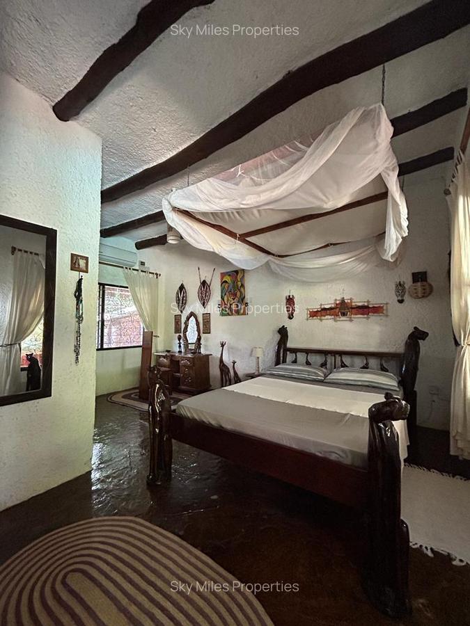 3 Bed Villa with En Suite at La-Marina - 20