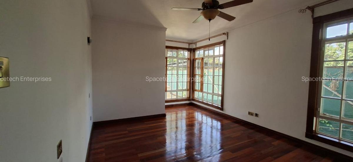 4 Bed Townhouse with En Suite in Kyuna - 10