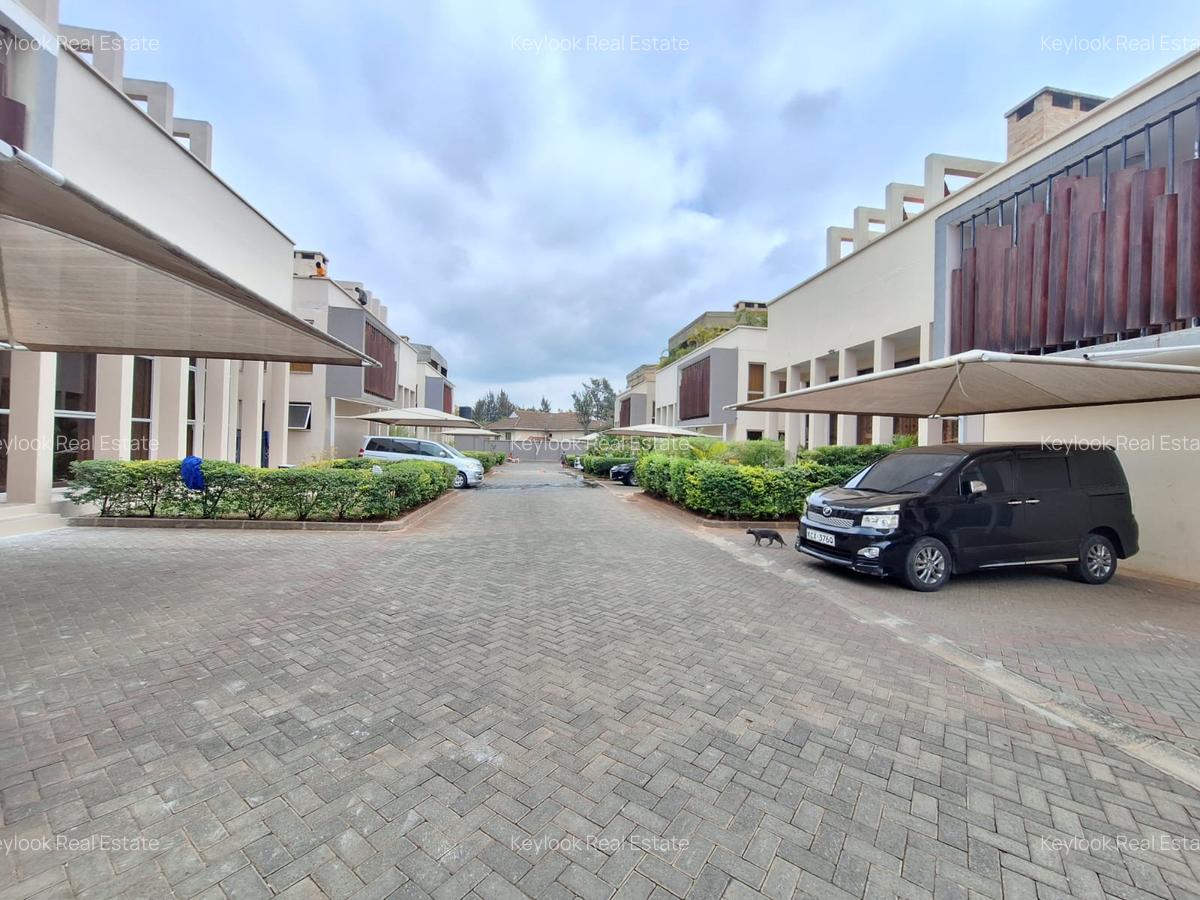 5 Bed Townhouse with En Suite at Lavington Green - 9