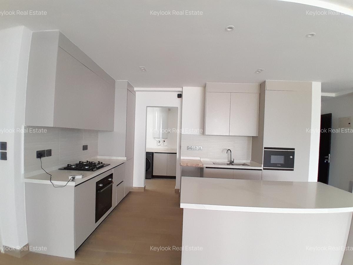 3 Bed Apartment with En Suite at Riverside - 5