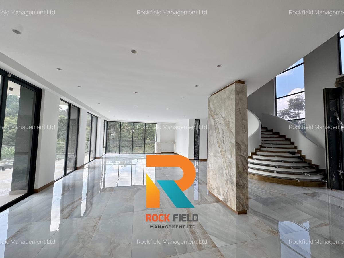 5 Bed Townhouse with En Suite at Off Redhill Road - 2