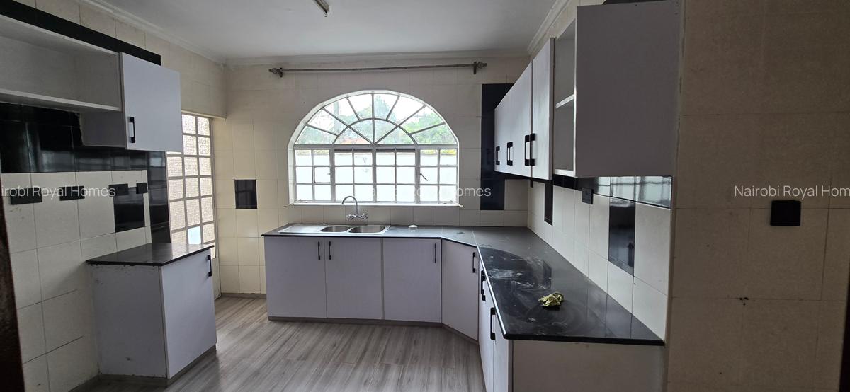5 Bed Townhouse with En Suite at Off Convent Drive - 13