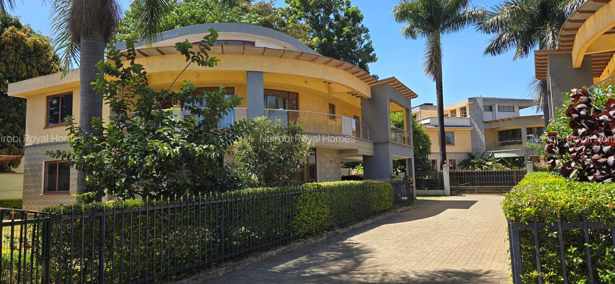 5 Bed Townhouse with En Suite at Lavington Green - 1