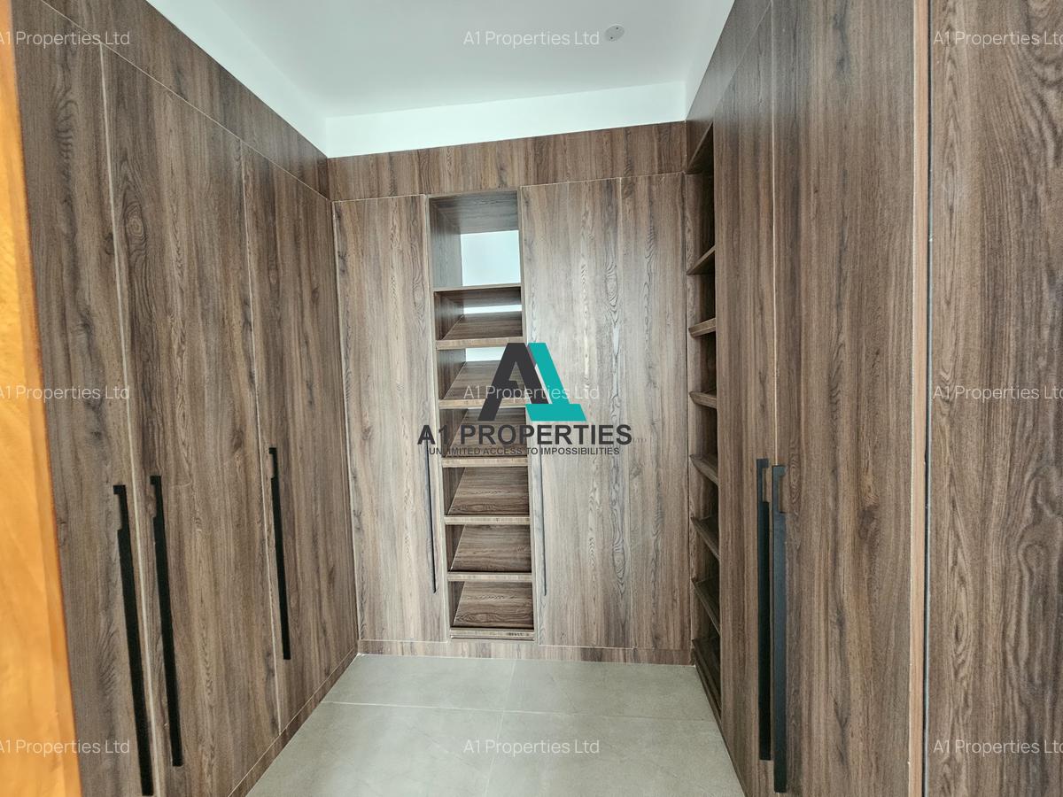 4 Bed Apartment with En Suite in Riverside - 10
