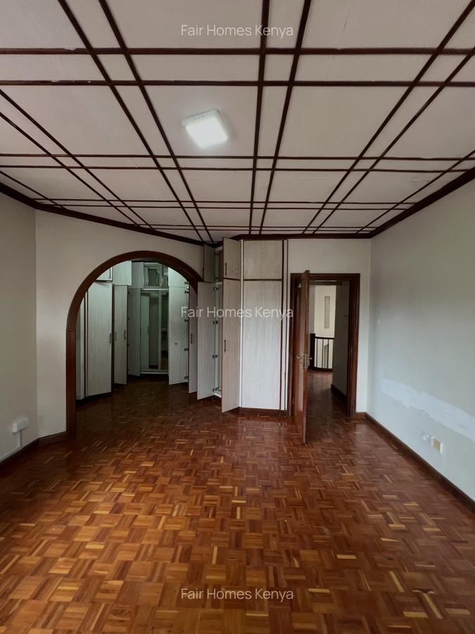 5 Bed Townhouse with En Suite at James Gichuru - 18