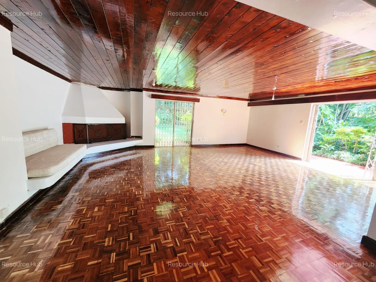 4 Bed House with En Suite at Lavington - 5