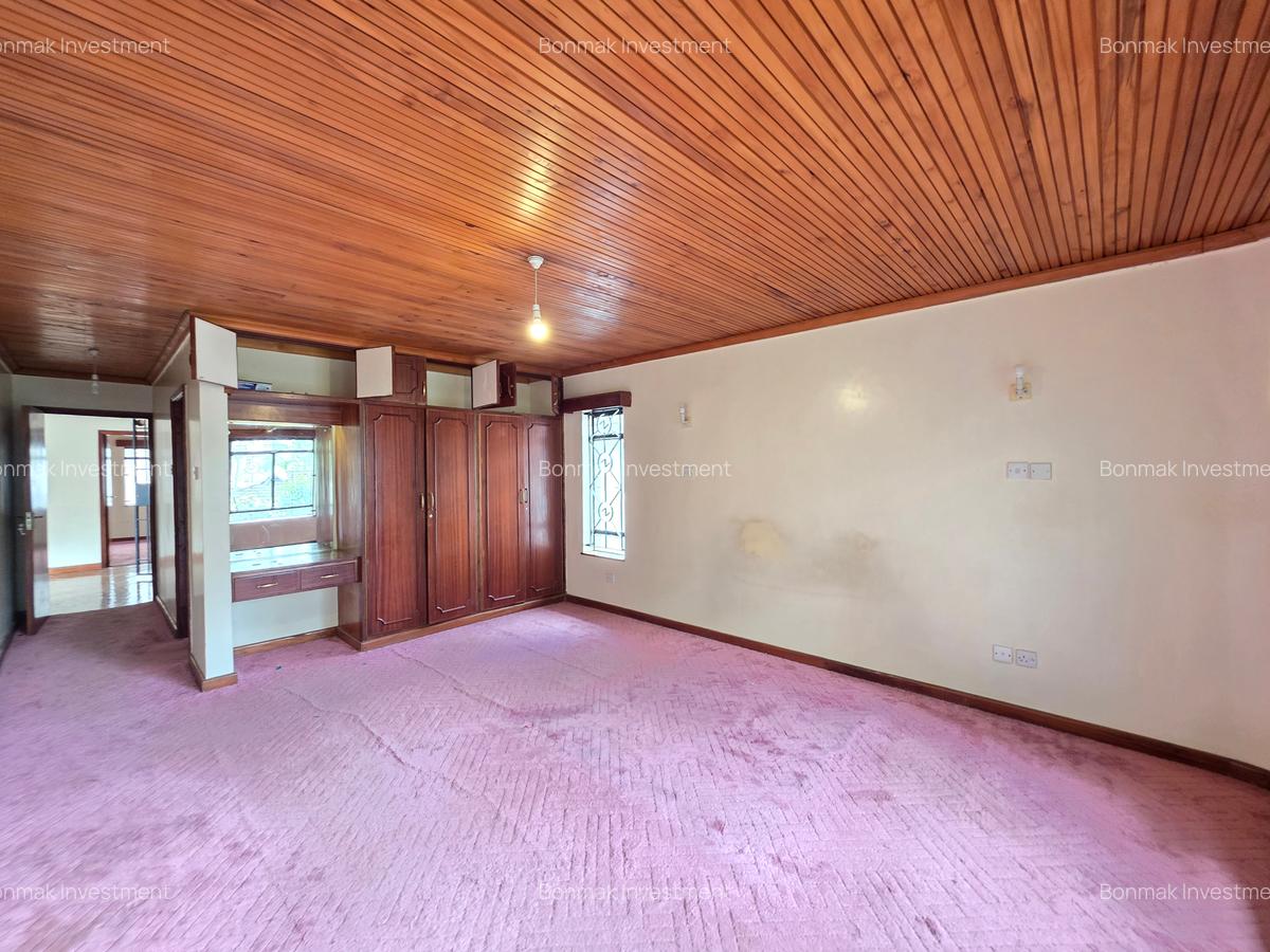 4 Bed Townhouse with En Suite at Valley Arcade - 10