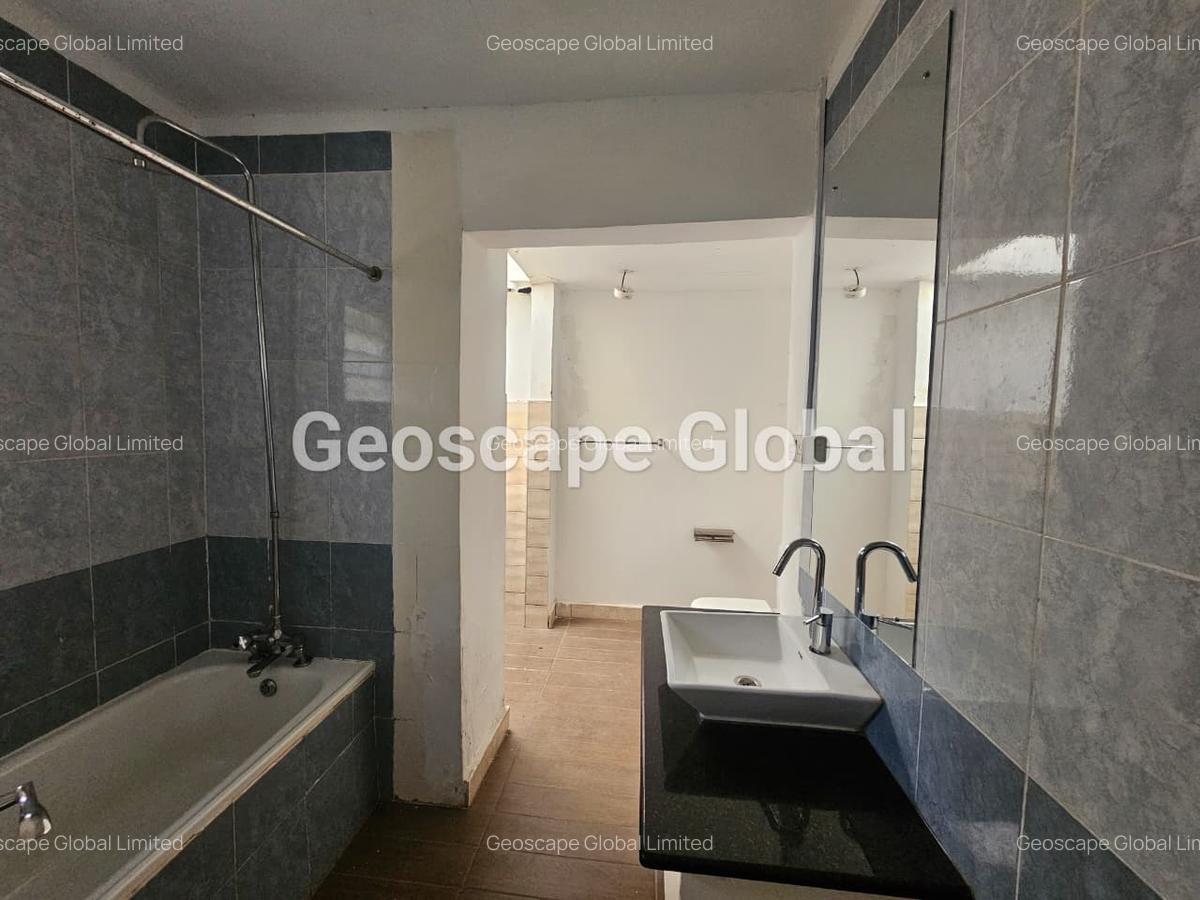 4 Bed House with En Suite in Loresho - 4