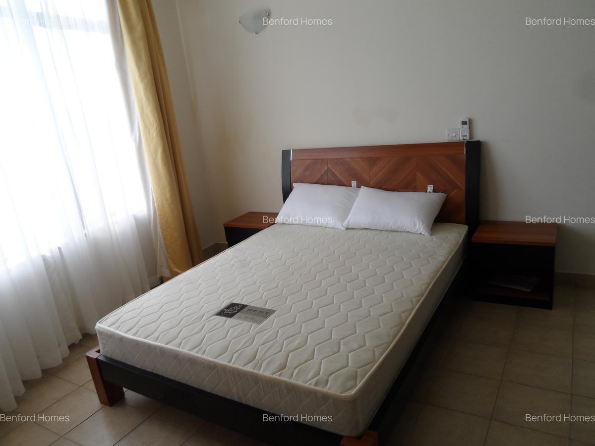 Serviced 3 Bed Apartment with En Suite at Links - 2
