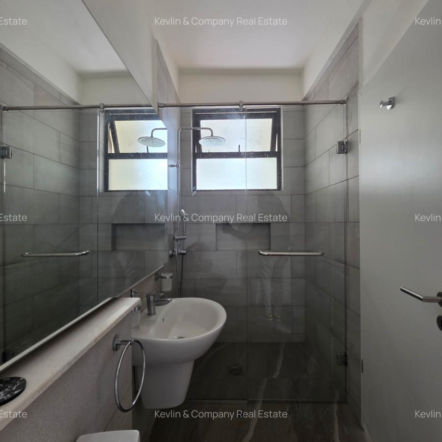 4 Bed Apartment with En Suite in Riverside - 11