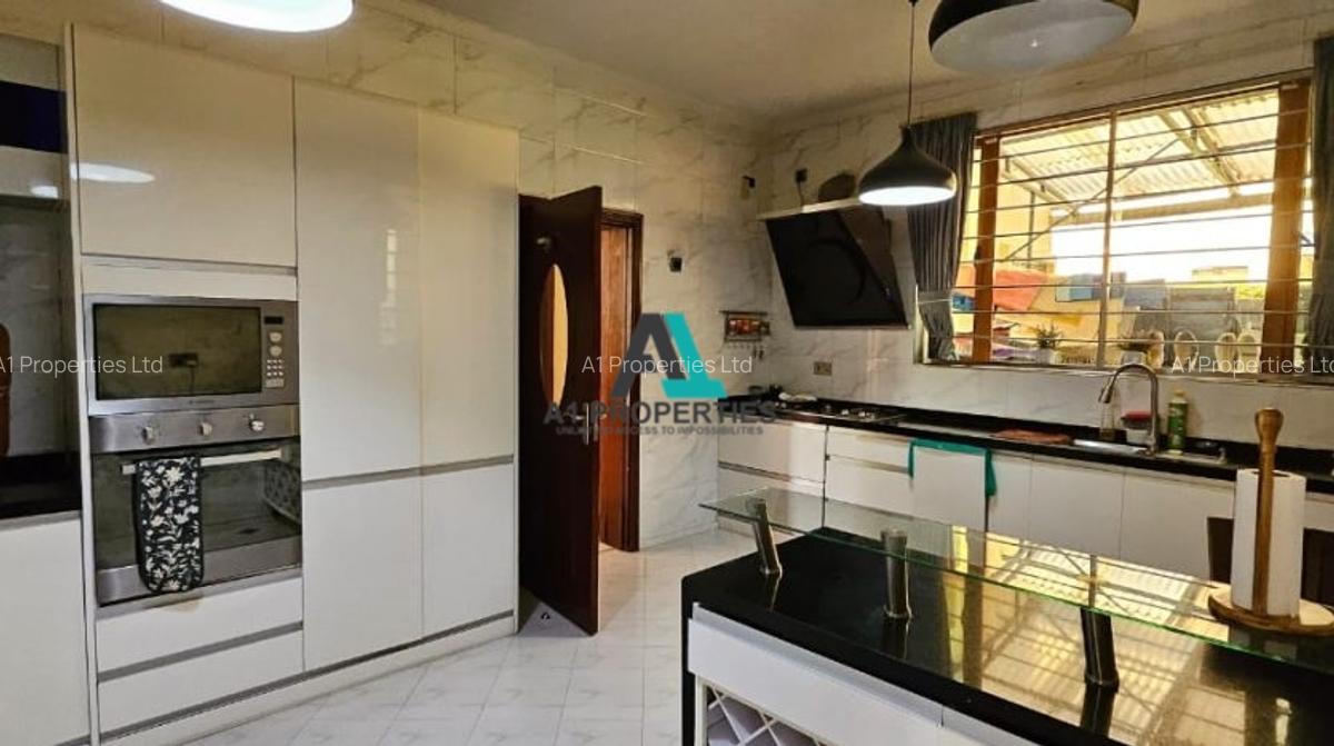 5 Bed Townhouse with En Suite in Lavington - 5